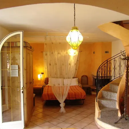 Alcova Apartment *